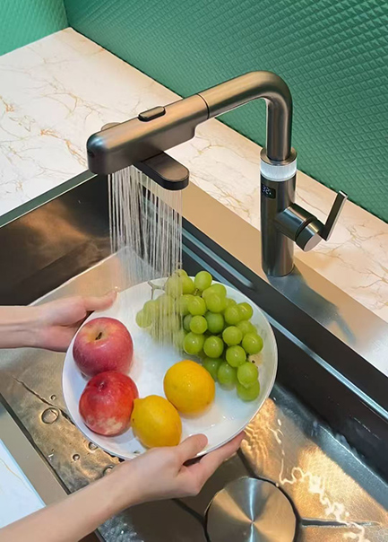 Ausziehbarer Küchenarmatur mit Wasserfall